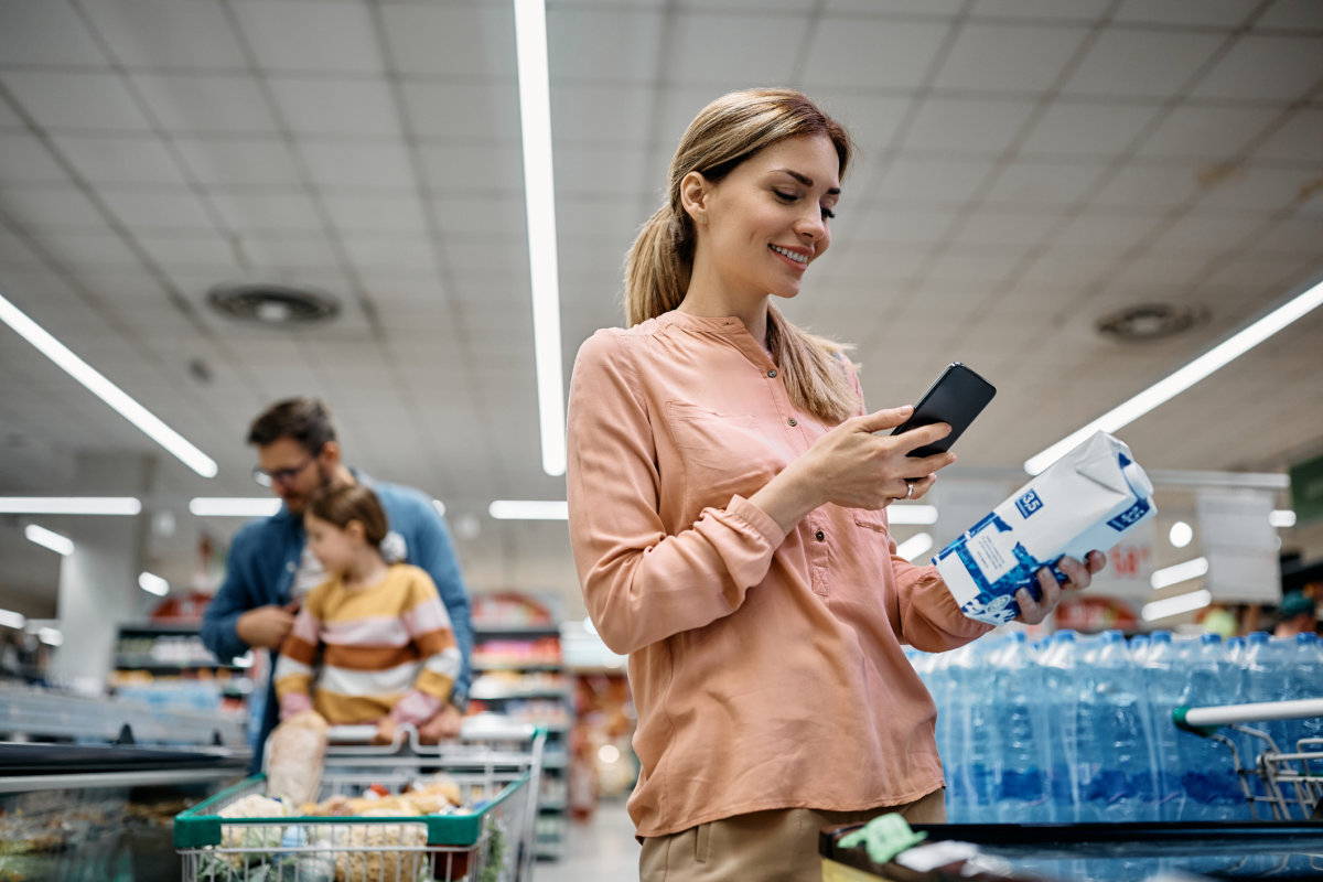 Customers checking out groceries.